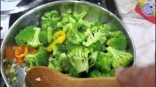 MAKING OXTAIL WITH BROCCOLI  AND WHITE RICE