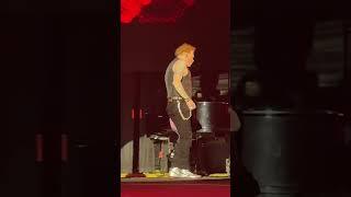 Axl Rose in the Moment While Slash Shreds – Pure Guns N’ Roses Magic!