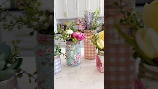 Gorgeous DIY upcycled floral centerpieces. Old jars &  napkin decoupage. #crafts #tutorial #upcycle