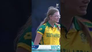 Fay Cowling brings in the first wicket for South Africa with her pin-point accuracy  #U19WorldCup