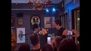 Jimmy Fallon surprises Fairport pub, sings with locals in visit