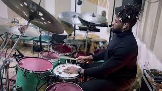 See How Benjamin James plays both Indian and Nigerian Groove together