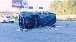 Лихач на Gelandewagen с ребенком в машине перевернулся в воздухе, идя на обгон