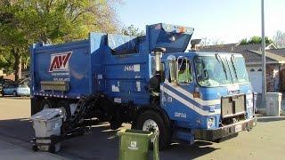 Autocar ACX McNeilus Autoreach on Recycle