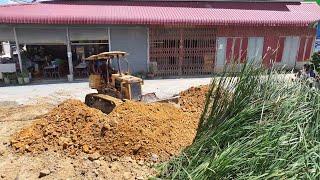 Starting new project, complete only one day is completed Use Bulldozer MITSUBISHI push the soil