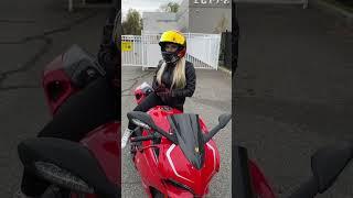 #motokatya #bikergirl #ducati #motosinger