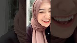 Tiktok gadis cantik auzura dengan gigi gingsul nya