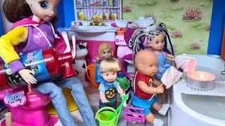 PICNIC IN THE BATHROOM WITH MARSHMALLOWS Katya and Max are a fun family! Funny Barbie Dolls stories