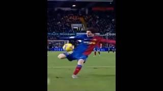 When Messi use his weak foot 