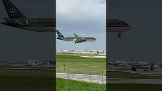 Royal Jordanian Boeing 787 landing at Chicago O’hare international airport. #planespotting #chicago