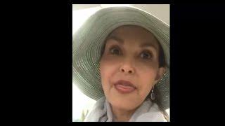 Ashley Judd Triggered Beyond Repair When Airport Employee Calls Her 'Sweetheart'