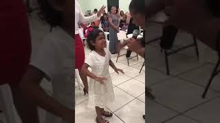 Mini pastora NICOLE sendo batizada pelo Espírito Santo