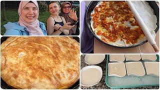 ANNEM ve KARDEŞİM GELDİ DOMATESLİ MUACIR USULÜ BÖREK | Annemle Mutfaktayız VLOG