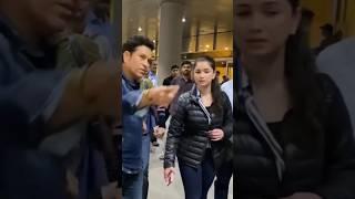 Sara Tendulkar Sachin Tendulkar Anjali Tendulkar Heading Out of Airport