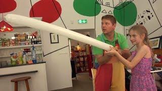 Peter Stoyanow/Pepe the Clown teaches the art of balloon conjuring to kids