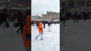 Москва предновогодняя. Красная площадь. Байдымат танцует с японкой!