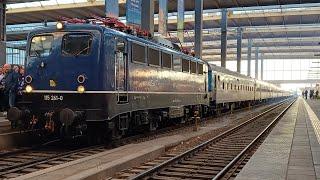 SVG BR 115 261 mit Eishockeysonderzug bei der Einfahrt in München