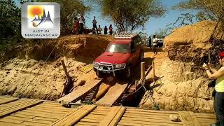 TSINGY DE BEMARAHA NATIONAL PARK / AVENUE OF BAOBABS /  Road adventures by JUST IN MADAGASCAR