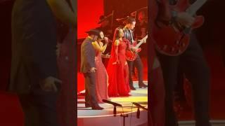 Becky G, Angela Aguilar, Leonardo Aguilar en Latin Grammy y nodal aplaudiendo #shorts #nodal #mexico