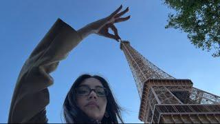Paris’te tek başına