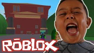 HELPING MINI ME GET OUT OF SCHOOL | Escape School (ROBLOX) Gameplay