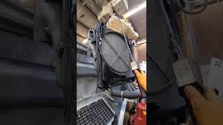 Radiator remove Volvo engine #work#job #howto #trucks #semi #engine #mechanic #diesel #dieselengine