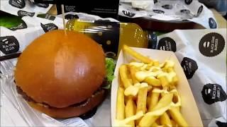 Black Star Burger in Moscow ( Блэк Стар Бургер на Новом Арбате в Москве).