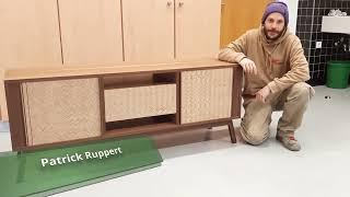 Patrick Ruppert hat als Gesellenstück ein TV-Board in Nußbaum gebaut