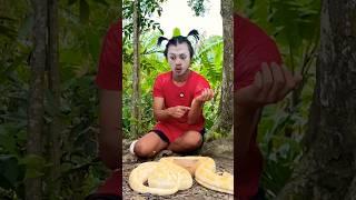 Bego Pura-Pura Digigit Ular