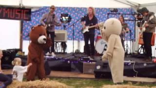 Staxtonbury 2014 - Bears dancing to Audio Subscene