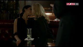 “SIENTO LLEGAR TARDE. ME ALEGRO DE VERTE”. (El Beso Entre Stella Y Tanya).