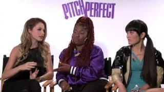 Actresses of Pitch Perfect have fun with reporter Fabio Borges