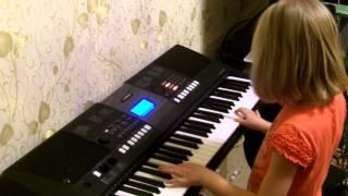 Смуглянка на Yamaha PSR E-423. Запоминание нот и аккордов.