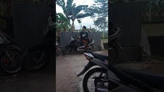 Parkiran ricuh,, ana maning modele ponakan dikerjani pamane