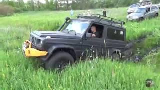 Гелендваген против Нивы по грязи. Контрольным выстрелом УАЗ. (Mercedes Gelandewagen VS Lada Niva)