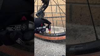 TYRE INFLATE IN SECONDS! Co2 INFLATOR BY #mucoff #mtb #puncture #howto