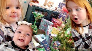 CHRiSTMAS MORNiNG Family Routine!!  Navey’s First Santa Visit! Adley & Niko open presents! bye Snowy