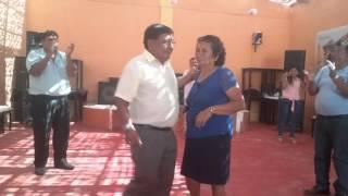 Niña mueve el toto(2)