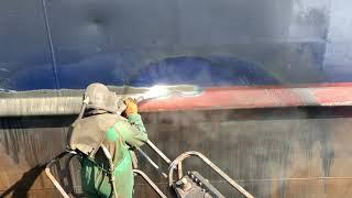 Water blasting a steel ships hull with 1000+ bar water pressure