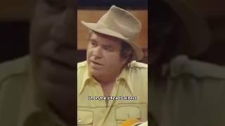 Hoyt Axton Playing “Della & The Dealer” On The TV Show “WKRP In Cincinnati”!