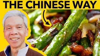  How a Chinese Chef Cooks Green Beans (干煸四季豆)!