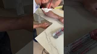 Как подогнать плитку к борту ванны #shorts #плиточник #building #construction