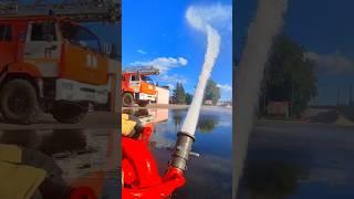 Жара и лафетный ствол. #пожарные #firefighter #мчс #пожарнаямашина #ствол #вода #жара