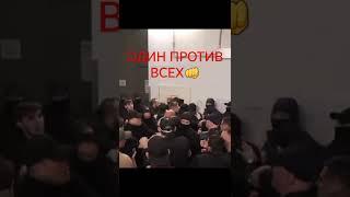 ШОВХАЛ ТОЛПОЙ НА ПЕРСА