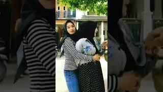 Hijab cantik imut. goyang hot