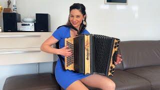 Claudia Hinker spielt ES IST SO SCHÖN EIN MUSIKANT ZU SEIN von Slavko Avsenik auf ihrer Steirischen!