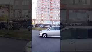 How do roundabouts pass in Russia? Как в России проезжают круговое движение. Движение в городе.