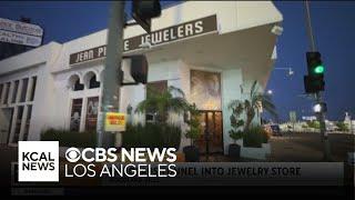 Crew of burglars tunnel into Woodland Hills jewelry store