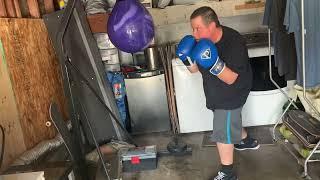 Big Man Boxing In Garage 2020 #viral #boxing #boxingtraining #boxingworkout #practice