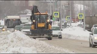 Усиленная уборка снега в Нижневартовске продолжается